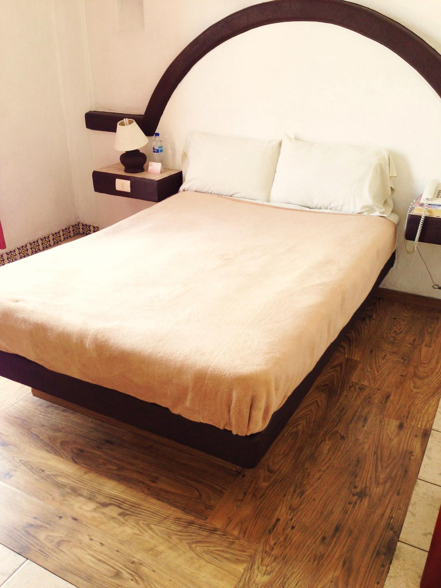 Hotel Plaza Морелия Екстериор снимка
