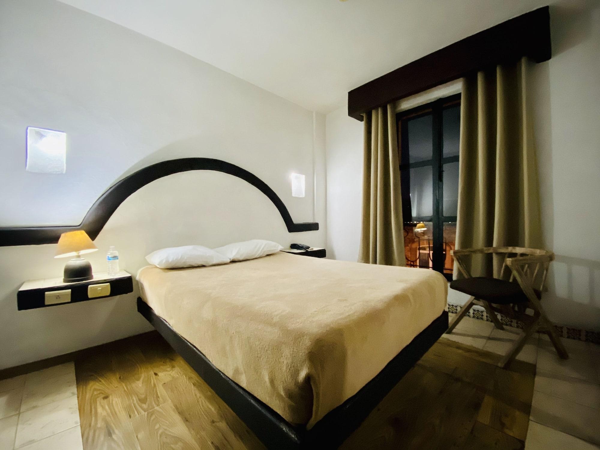 Hotel Plaza Морелия Екстериор снимка