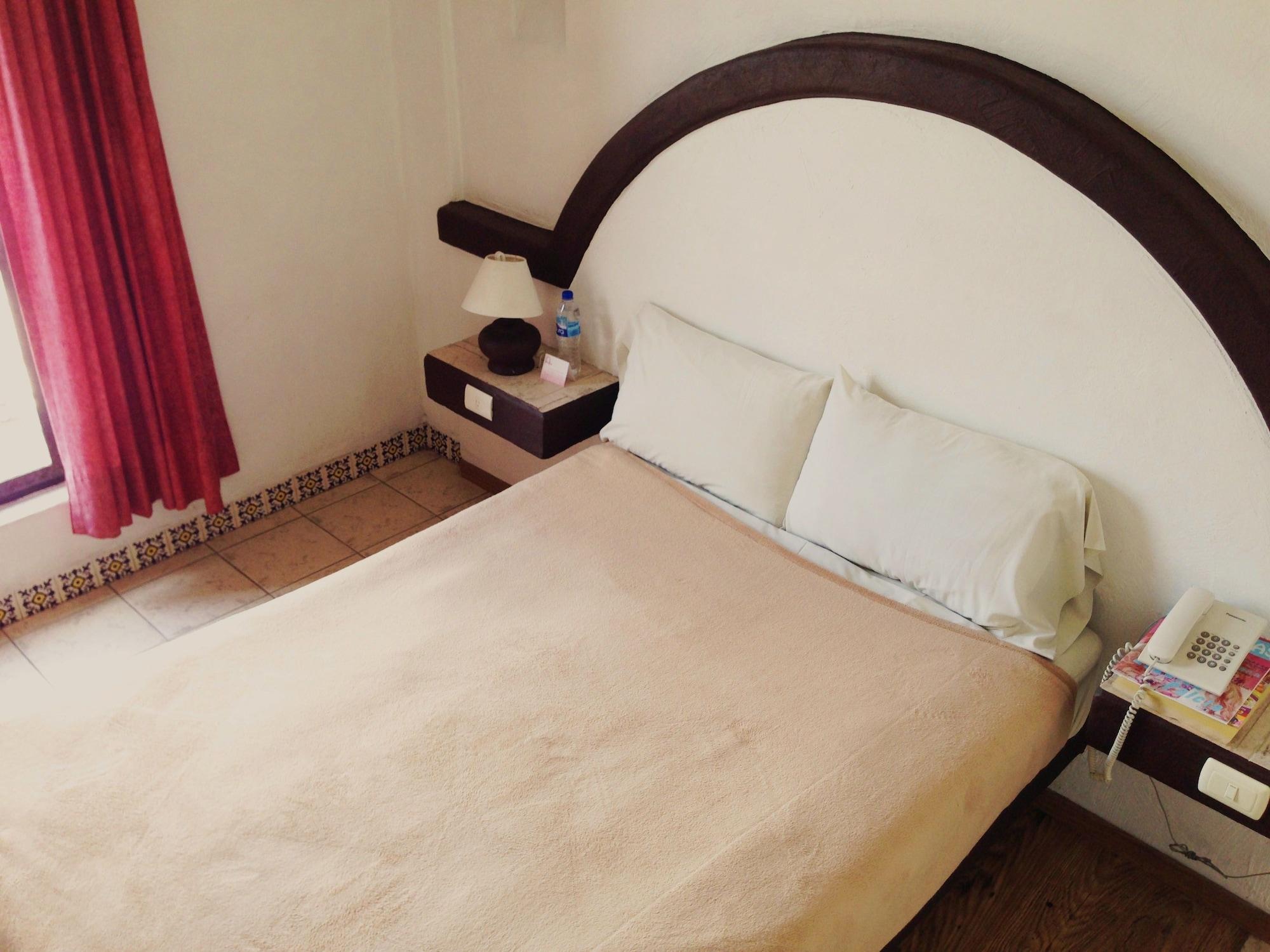 Hotel Plaza Морелия Екстериор снимка