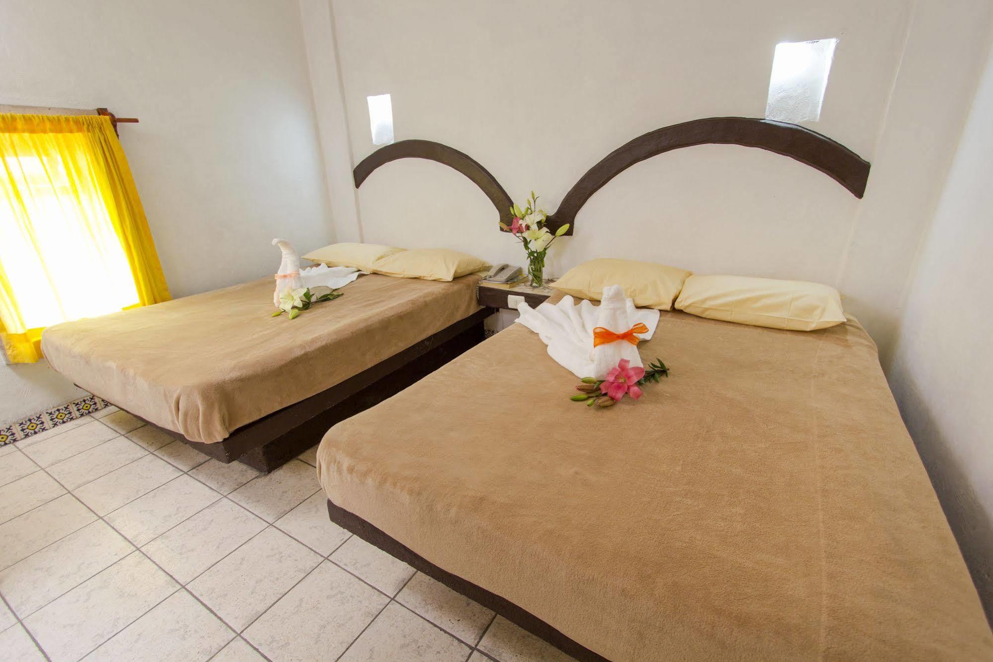 Hotel Plaza Морелия Екстериор снимка